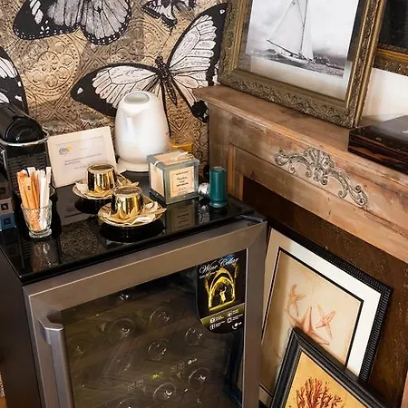 Mediterranea Luxury House فندق مبيت وإفطار 4*